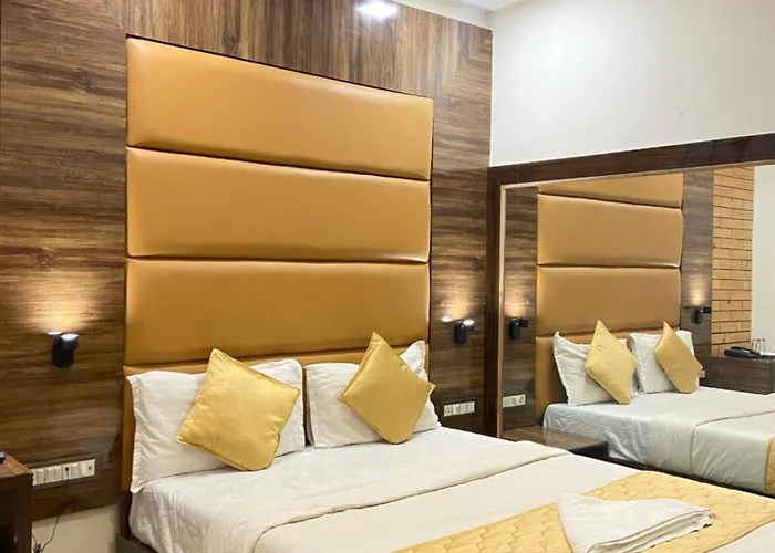 Hotel Blue Wellington - Near Mumbai Airport