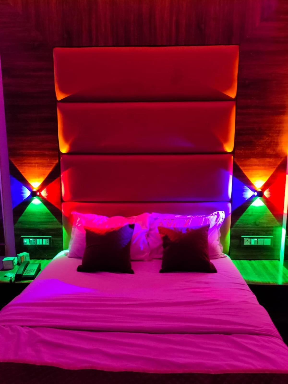 Hotel Blue Wellington - Near Airport Bombaj